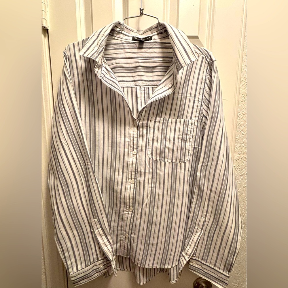Velet Heart strip women long sleeve with button on both sleeves 
Size xl